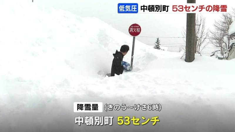 北海道北部中心に大雪　埋まった消火栓を掘り出す作業も…中頓別町では10日朝までに50センチの降雪