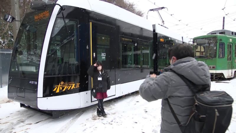 新型車両「ポラリスⅡ」の貸し切りツアー開催　約40人が参加　札幌市の路面電車に7日から導入