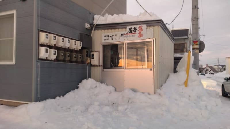 速報　屋根の雪下ろし中に6ｍの高さから転落、74歳男性が死亡　13日午後4時の積雪100㎝の北海道岩見沢市