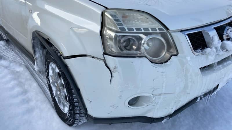 踏切から進入のRV車が線路で立ち往生　除雪作業員が発見し重機で引き出す　列車11本が運休　70代男性「間違って入った」JR宗谷線