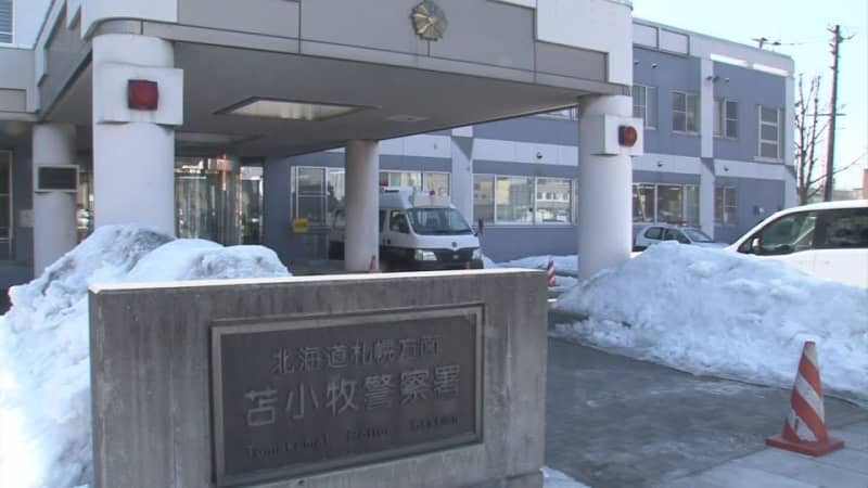 軽乗用車に当て逃げか…警察が走り去ったライトバン発見「お前らが勝手に捕まえに来たんだろ」61歳の男逮捕　北海道苫小牧市