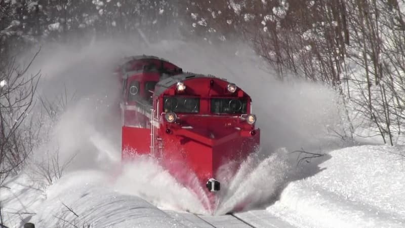 鉄道ファンが撮影のために雪を投げ込んだか…ラッセル車が線路上の雪山で急停止するトラブル「宗谷ラッセル」沿線で相次ぐ侵入や投雪の形跡　JR北海道・宗谷線