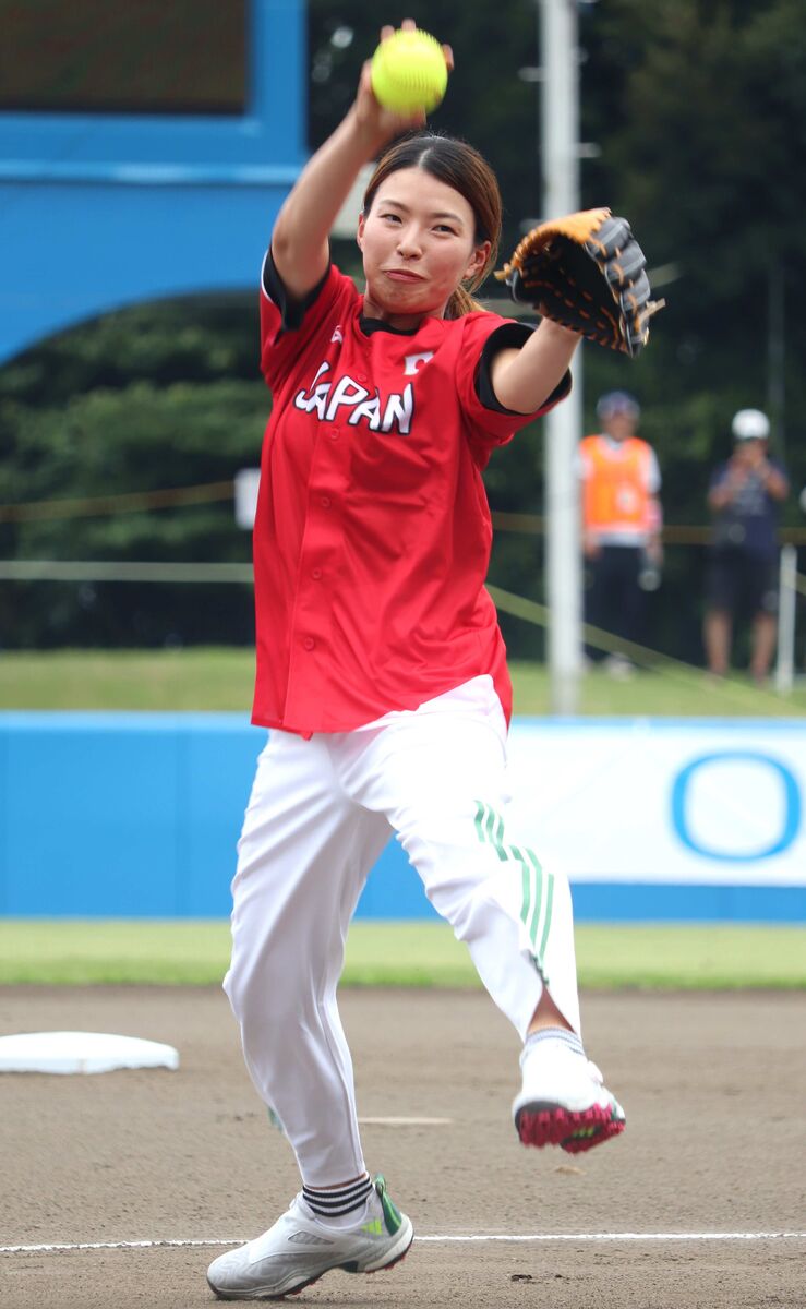 渋野日向子　ノーバン始球式披露　「ソフトボールも盛り上げていけたら」　次週はエビアン選手権に出場