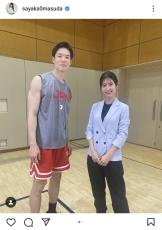 身長１７０センチのテレ朝・桝田沙也香アナ、バスケ日本代表と並ぶと「小さく見えますね」の声