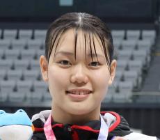 １００Ｍバタフライ代表１７歳女子高校生が憧れのバスケ女子代表と再会　五輪メダルへパワーもらった