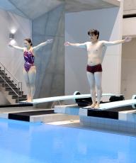 パリ五輪代表榎本遼香に本紙記者が体験入門　水泳・板飛び込みの極意に触れる