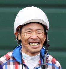 古川吉洋騎手が札幌２Ｒで１万１０００回騎乗を達成　現役２７人目