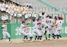 【高校野球】白樺学園が激闘を制して９年ぶりの聖地、亀田監督と“同期”の数少ない３年生が攻守に躍動