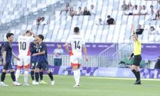 【パリ五輪】サッカー男子日本、パラグアイが一発退場、前半２５分から日本は数的有利に　平河悠は負傷交代
