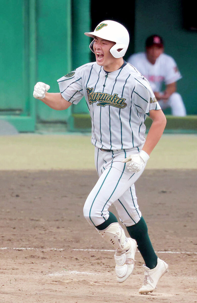 【高校野球】鶴岡東が２年ぶり甲子園に王手…勝ち越し２ランの３番・日下心「決勝へしっかり準備していきたい」