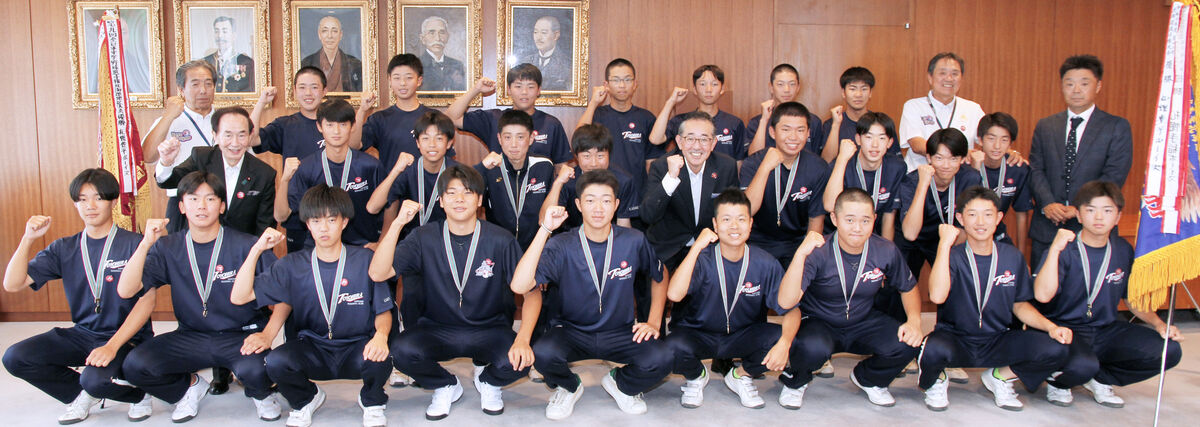 札幌豊平ボーイズが札幌市役所を表敬訪問し日本少年野球選手権など２大会での活躍誓う