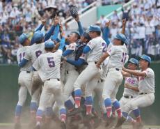 【高校野球】 花咲徳栄が５年ぶりＶ 延長１０回に及ぶ激闘に岩井監督「最後まで自分たちの野球をしてくれた」