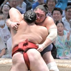 照ノ富士が１０度目の優勝　決定戦の末、隆の勝を破る　新小結・平戸海が２ケタ勝利