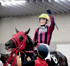 大井の笹川翼騎手が地元新潟でＪＲＡ初勝利　１２Ｒで達成に「遅くまで残っていただいて、ありがとうございます」