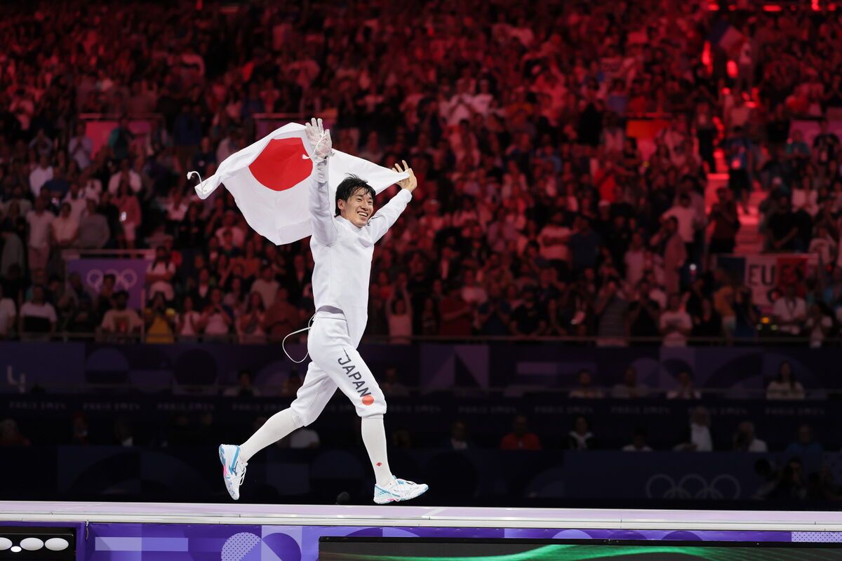 【パリ五輪】加納虹輝、フェンシングで日本人初の個人金メダル　１７３センチ小柄な体で五輪王者に　「ウルトラマン」になりたかった少年が歴史刻む
