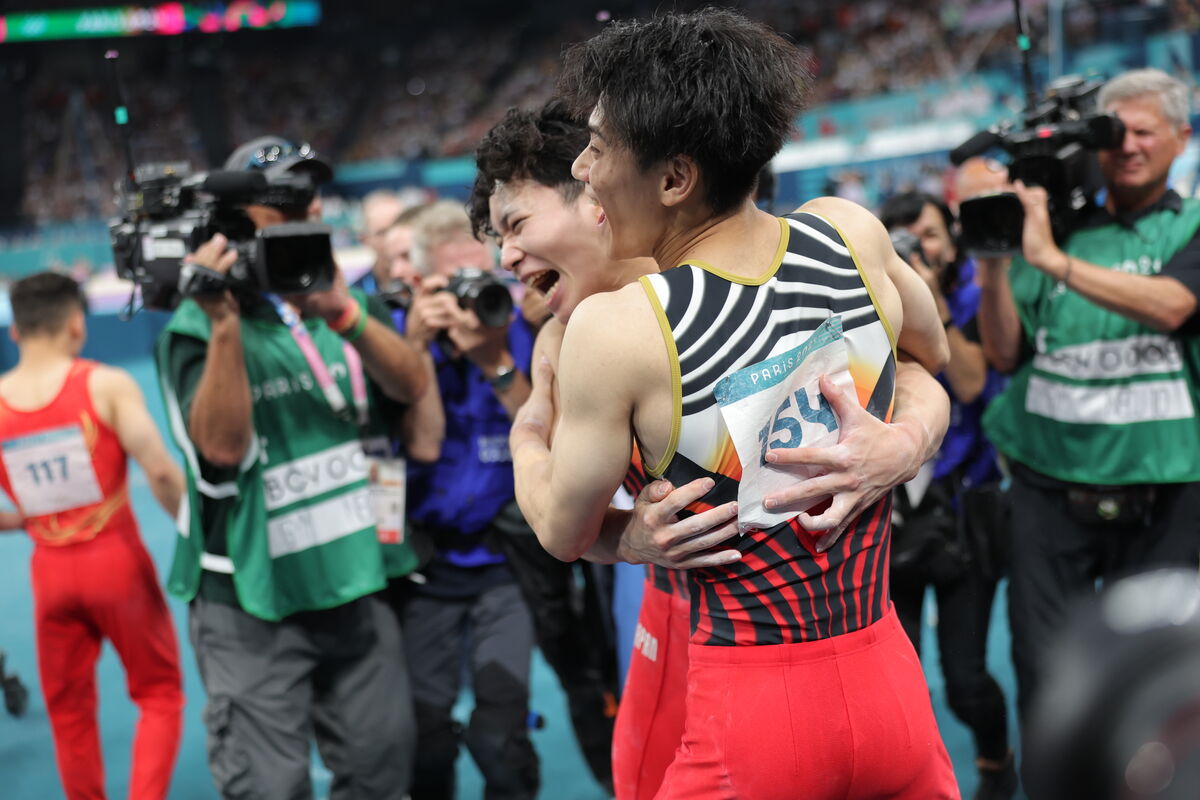 岡慎之助の個人総合金メダルに所属先監督も万感　米田功氏「オールラウンドとしての金メダルを、よく繫いでくれた」