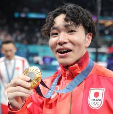 岡慎之助が大舞台で見せた「美しい倒立」　代名詞で引き寄せた金メダル…パリ五輪