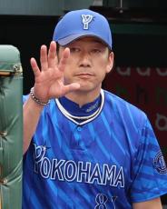 【ＤｅＮＡ】野選で先制点献上に三浦大輔監督「ああいうプレーだと試合に出られない」…、けん制死にバントミスも