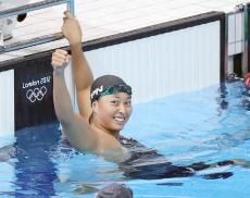「すごい、鉄人だ」３３歳・鈴木聡美の年齢を感じさせない泳ぎは“探究心”が源　松田丈志氏はレース後の言葉にも驚き…パリ五輪