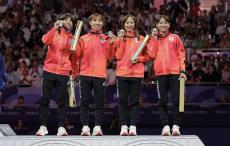 フェンシングで日本女子初のメダル　“日本男子初”を狙う競技は？金メダルは開催国と並び８個で変わらず…パリ五輪