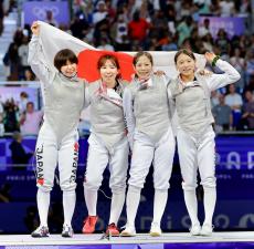 虎になったパンダ「４年後に金メダルを獲得」フェンシング日本女子史上初の銅メダル…パリ五輪