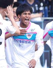 浦和、鳥栖の２７歳ＭＦ長沼洋一を完全移籍で獲得「今のチーム状況で移籍していいのか凄く悩みました…」