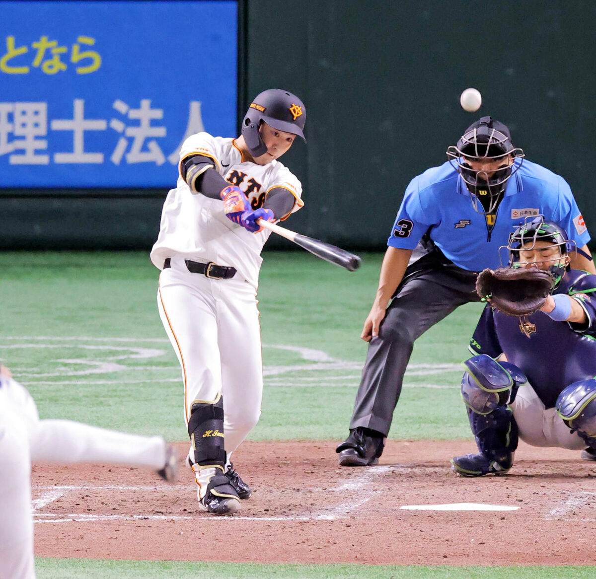 【巨人】「秋の大学生の大会以来です」２７歳の船迫がプロ初打席で初打点！　右投左打だった！　本職では見事な火消しで４勝目