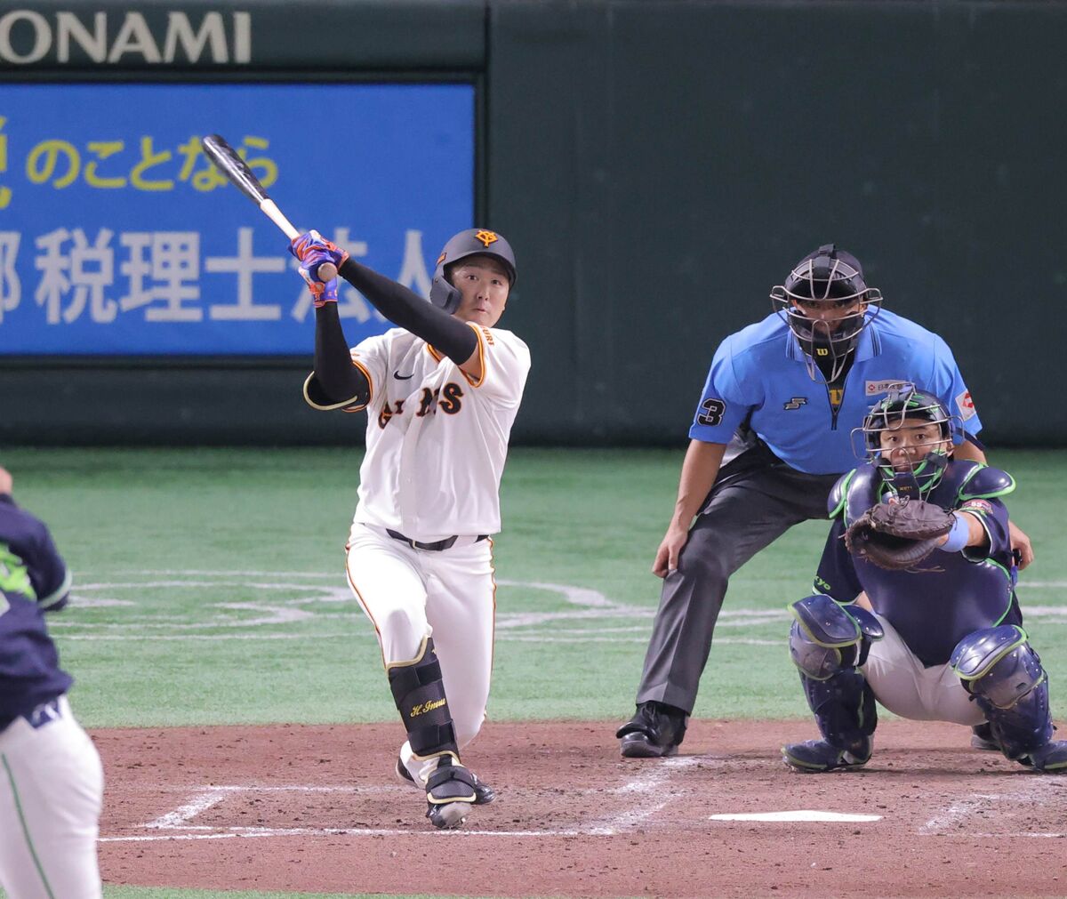 【巨人】船迫大雅、見事な火消し→中継ぎ右腕がプロ初打席で貴重な犠飛　しかも左打ちだった！　ベンチ大盛り上がり