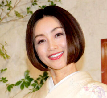 酒井法子、美容施術ビフォーアフター披露　肌が赤くなる顔も公開「美しさに磨きがかかりますね」「キレイ」