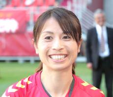 元なでしこ・鮫島彩さん、元世界ランク１位アスリートと豪華ショット！ライブ参戦「すごいペアだなあ」「びっくり」