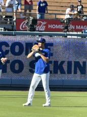 ドジャース大谷翔平、フィリーズ戦試合前に３日ぶりキャッチボール