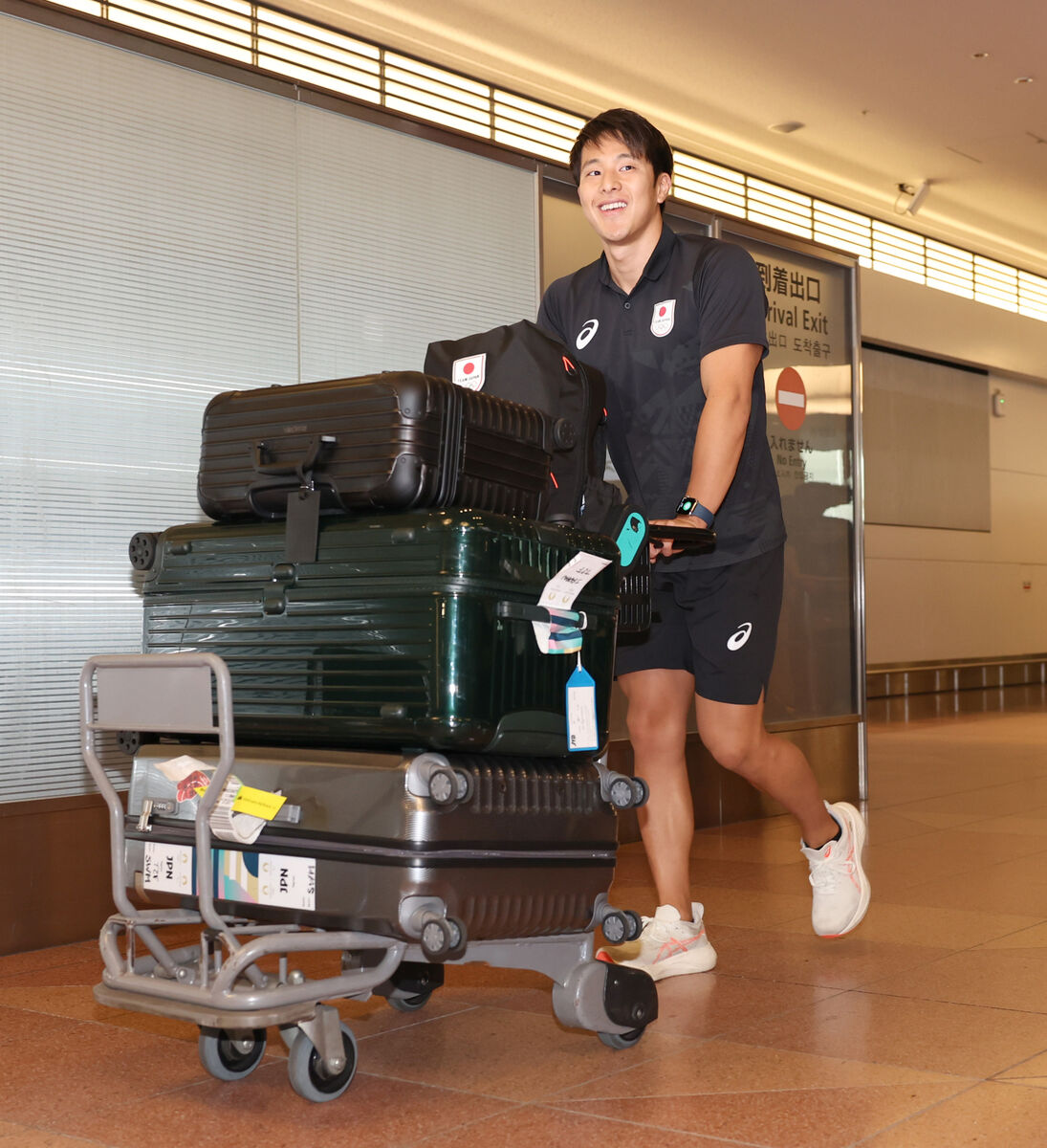 瀬戸大也が帰国　２８年ロス五輪は「次を目指すなら３４歳になる年。相当な覚悟が必要。もう少し考えたい」