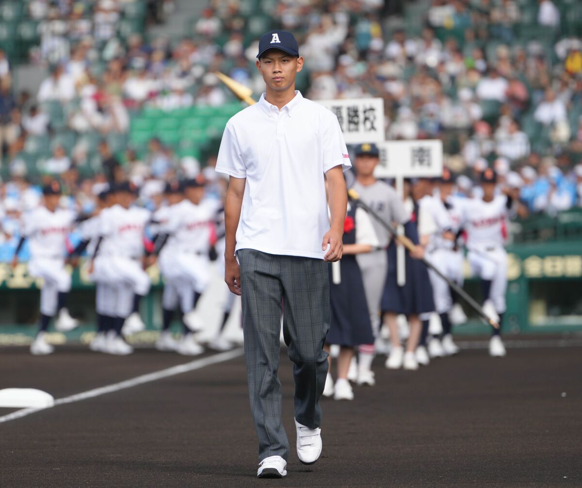 【甲子園】穴水・東野主将が開会式で先導役　震災を受けた地元に「元気と勇気と感動を与えられるような行進ができた」