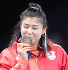 現役慶大女子初の五輪メダル　はい上がって「銅」尾崎野乃香「これを認めて４年後、金メダルを取りたい」…パリ五輪