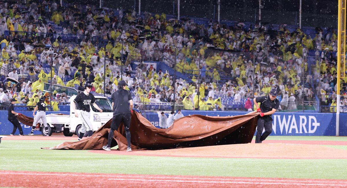 【阪神】５回降雨コールドで最下位・ヤクルトに連敗　神宮球場で１１年以来の５連敗　佐藤輝明が自己ワーストタイの１試合２失策