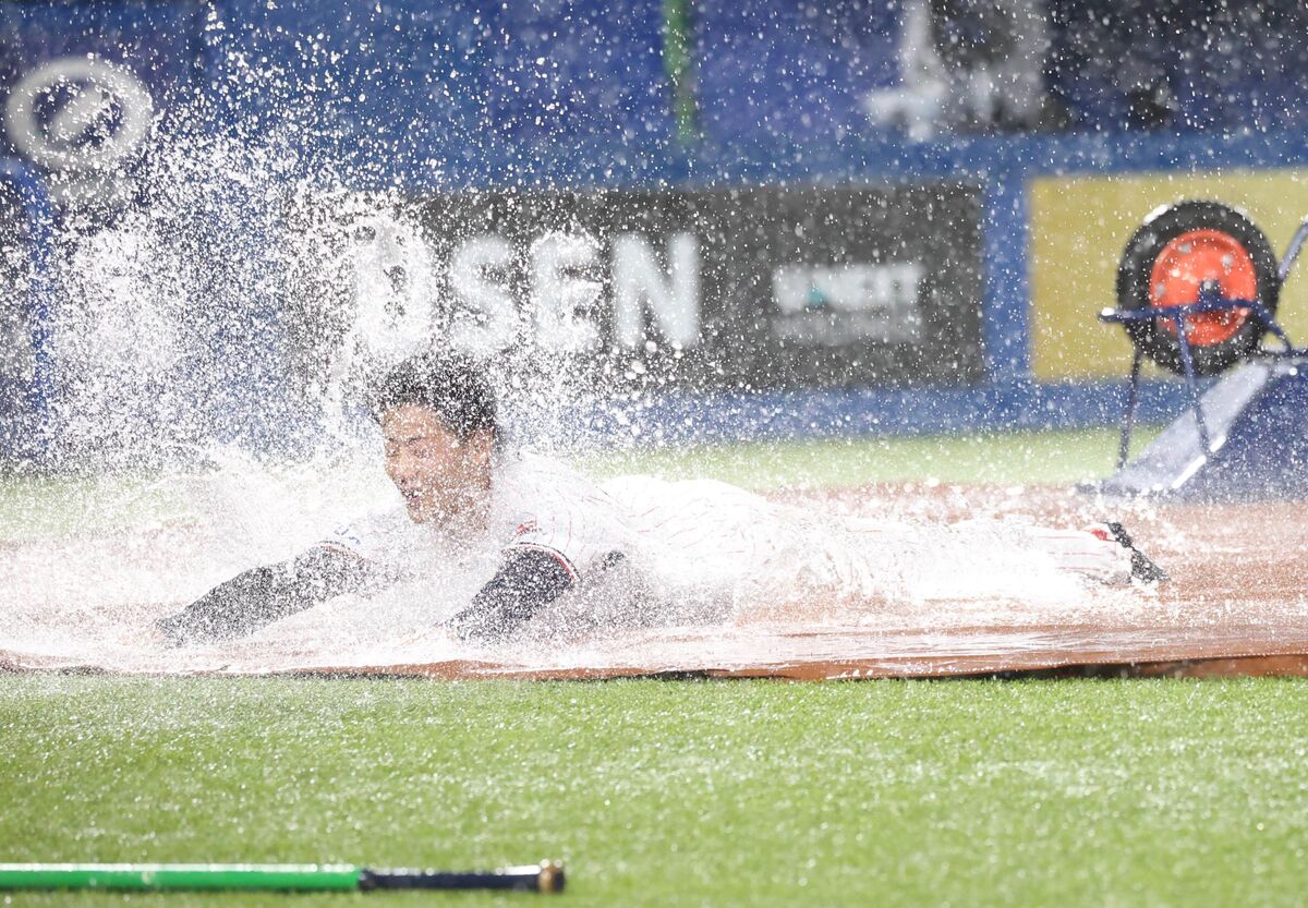 【ヤクルト】降雨コールドで阪神に連勝　村上宗隆が２１号先制２ラン　サイスニードが２勝目