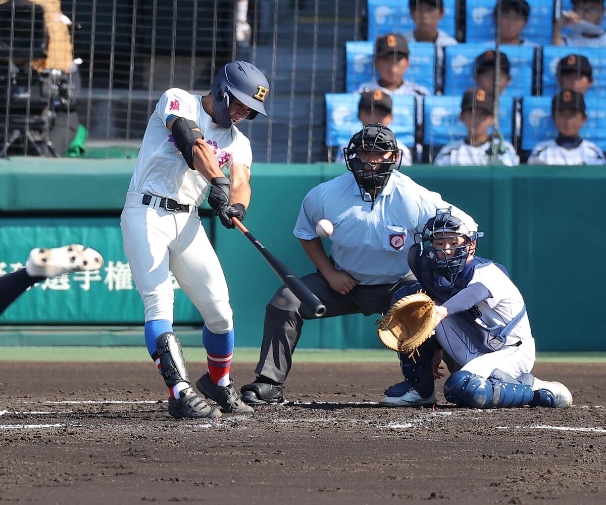 【甲子園】花咲徳栄・プロ注目の石塚が甲子園初戦、走攻守で躍動　１点リードのまま後半へ