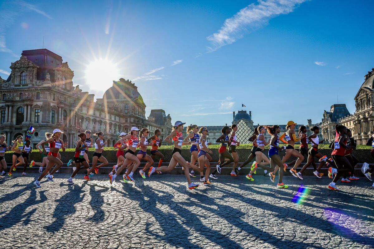 女子マラソン１０Ｋを３４分３２秒で通過　一山麻緒、鈴木優花、１万Ｍから中１日のハッサンら先頭集団…パリ五輪