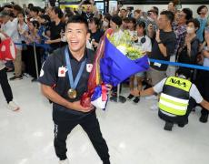 樋口黎と文田健一郎　空手形で東京五輪銀メダルの清水希容さんが花束とお出迎え