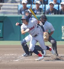 【甲子園】京都国際が７回に均衡破る　スイッチヒッターの３番・沢田遥斗が右で先制打