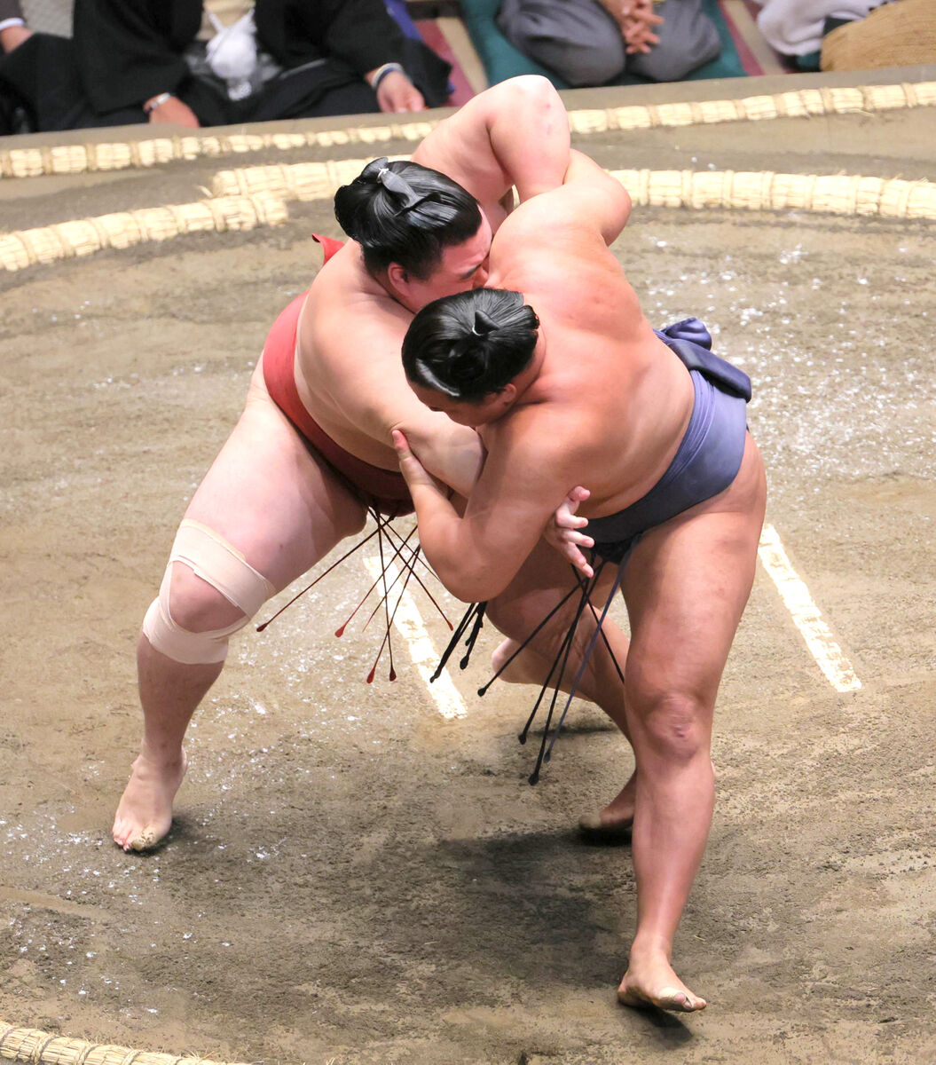 豊昇龍は初日黒星　隆の勝の一気の押しに苦杯