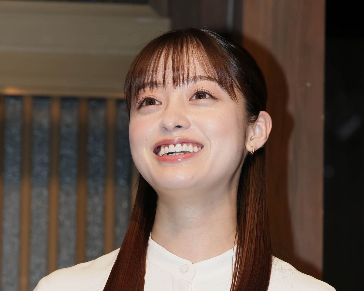 橋本環奈、制服姿が「違和感なし！」「現役にしか見えない」…次期朝ドラ「おむすび」でヒロイン