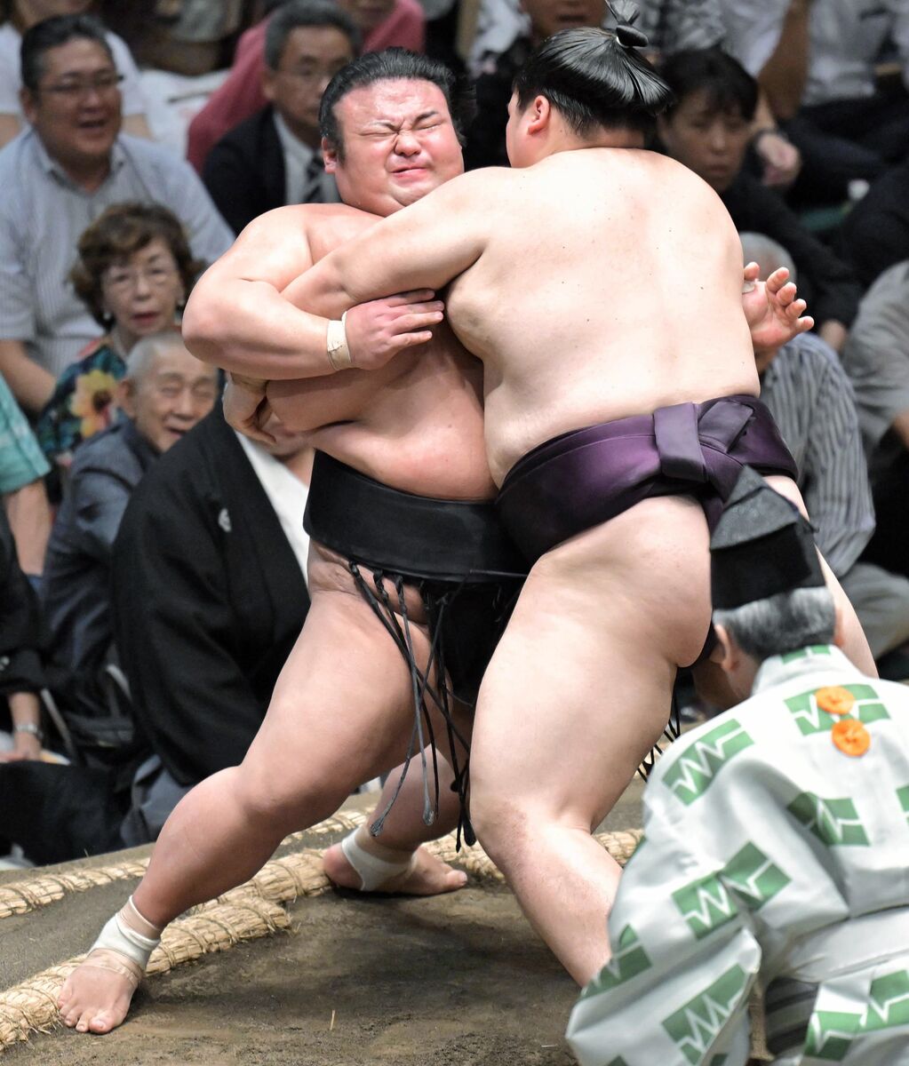 １場所での大関復帰を目指す貴景勝は初日から２連敗　王鵬に敗れる