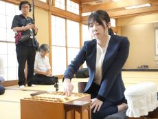 西山朋佳女流三冠が棋士編入試験で１勝　初の女性棋士へあと２