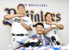 【オリックス】Ｔ―岡田が晴れやか引退会見「本当にスッキリしてユニホームを…」通算２０４本塁打　１９年の現役生活に別れ