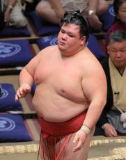 阿武咲　右膝痛めて７度目の休場…４日目までで１勝３敗