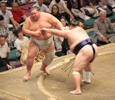 友風が一気に２０６キロの剣翔を押し出して４勝目　「心が整っています」浮かれることなく落ち着いた表情で分析