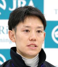 ９月１４日に落馬負傷した菱田裕二騎手は左上腕部の骨折と肺挫傷の診断　師匠の岡田調教師が明かす