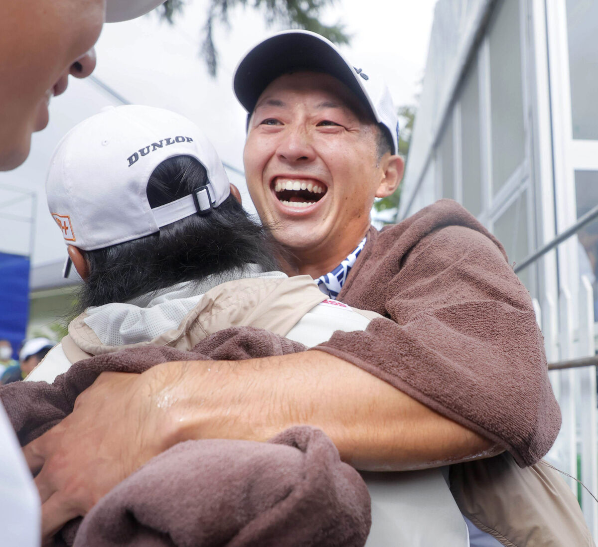 岩崎亜久竜が今季初優勝＆通算２勝目　同じコーチに師事する松山英樹のパリ五輪銅メダル獲得に発奮