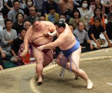 大の里が全勝で、単独トップを守る　霧島も１敗堅守で追走　２敗は琴桜ら７人に